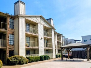 Bennett Place Apartments in Dallas, TX - Building Photo - Building Photo