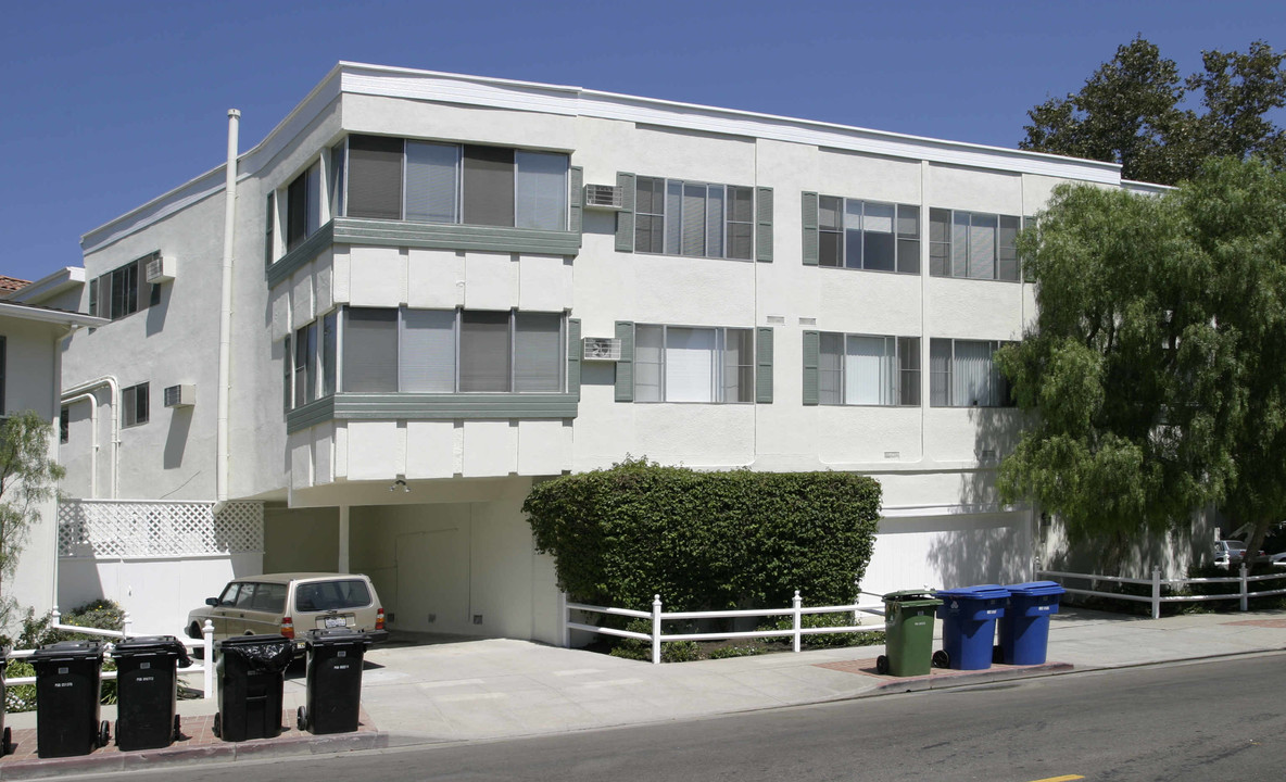 1673 Malcolm Ave in Los Angeles, CA - Foto de edificio