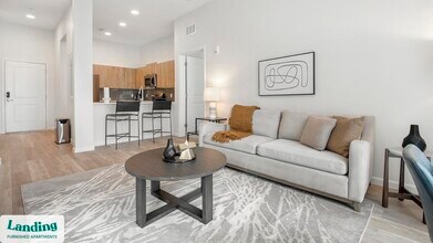 5256 International Dr in Orlando, FL - Building Photo - Building Photo