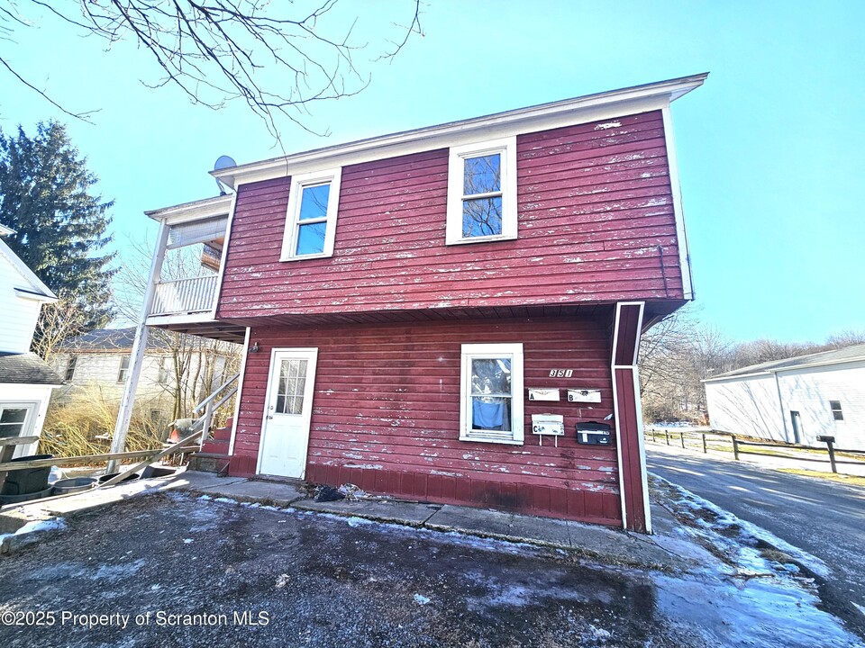 351 Main St in Carbondale, PA - Building Photo