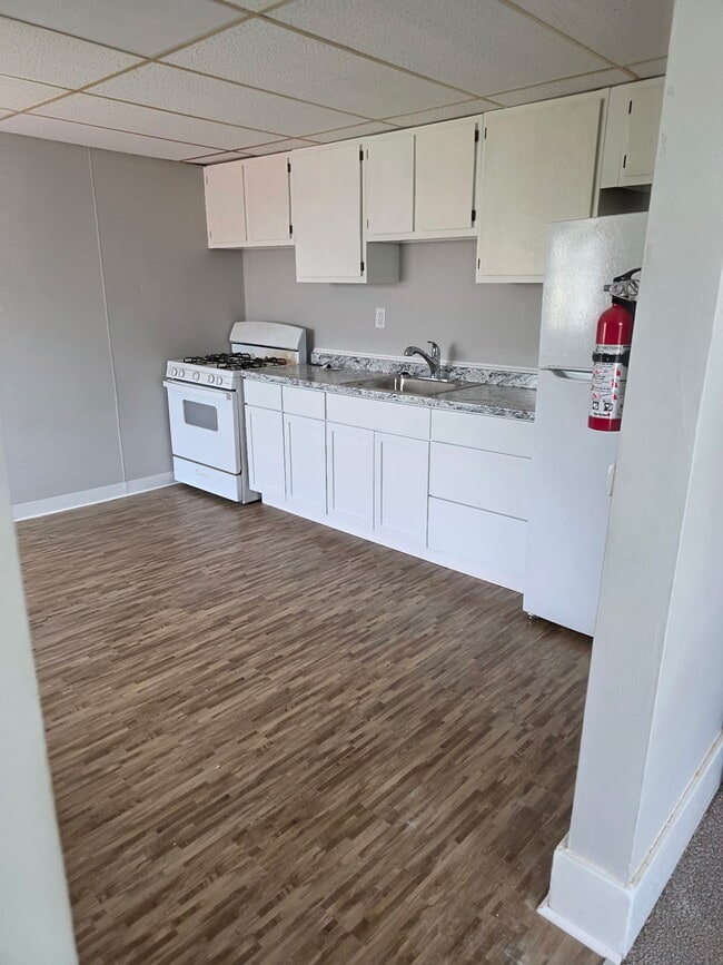 1665 Pagel Ave