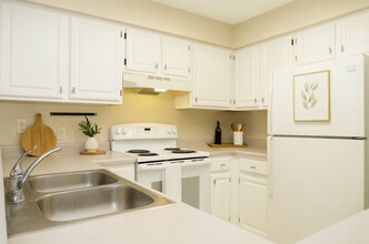 13839 Fairway Island Dr in Orlando, FL - Building Photo - Building Photo