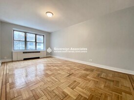 100 Bennett Ave, Unit 1F in New York, NY - Building Photo