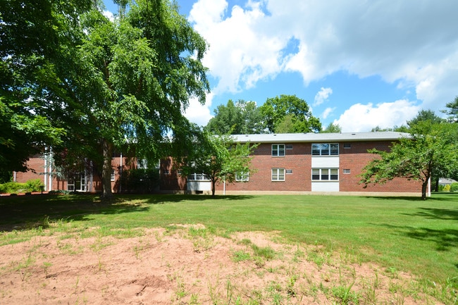 Rockwood Manor in Rocky Hill, CT - Foto de edificio - Building Photo