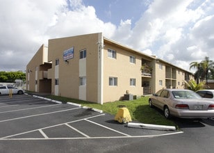 Okeechobee Apartments in Hialeah, FL - Building Photo - Building Photo