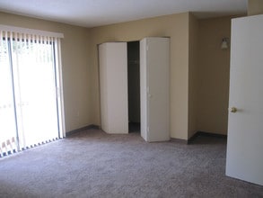 Azalea Apartments in Anderson, SC - Building Photo - Building Photo
