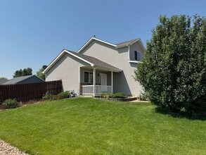 2402 Lagoon Ct in Evans, CO - Building Photo - Building Photo