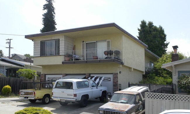 3940 Midvale Ave in Oakland, CA - Building Photo - Building Photo