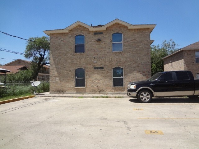3006 E Stewart St-Unit -4 in Laredo, TX - Building Photo - Building Photo
