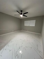 5102 NW 36th St in Lauderdale Lakes, FL - Building Photo