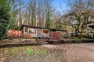 6739 24th Ave SW in Seattle, WA - Building Photo