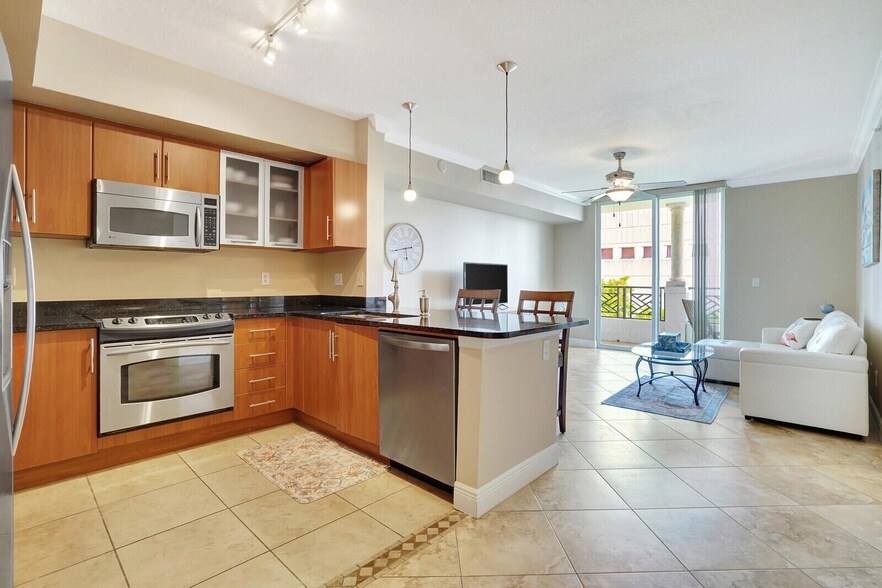 600 S Dixie Hwy, Unit 607 in West Palm Beach, FL - Foto de edificio
