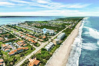 110 Strand Dr-Unit -ID1074317P in Melbourne Beach, FL - Foto de edificio - Building Photo