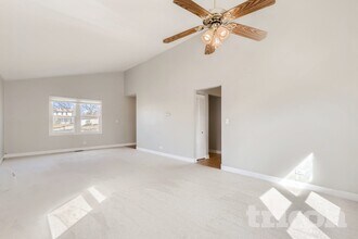 2453 Crescent Ln S in Aurora, IL - Building Photo - Building Photo