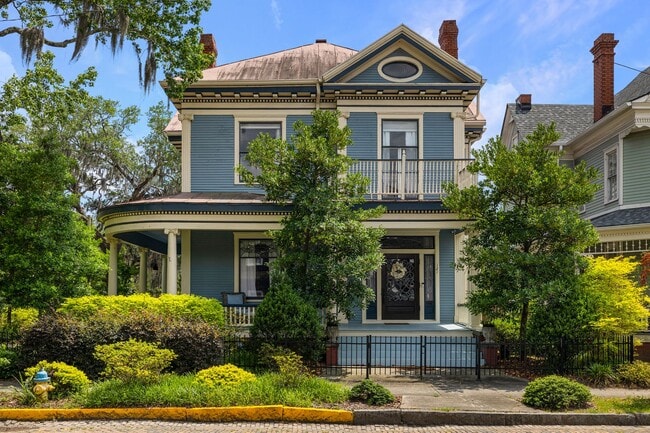 property at 121 E 36th St