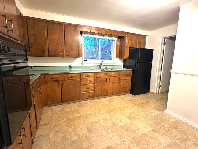 748 Harding Ave, Unit lower, Unit lower