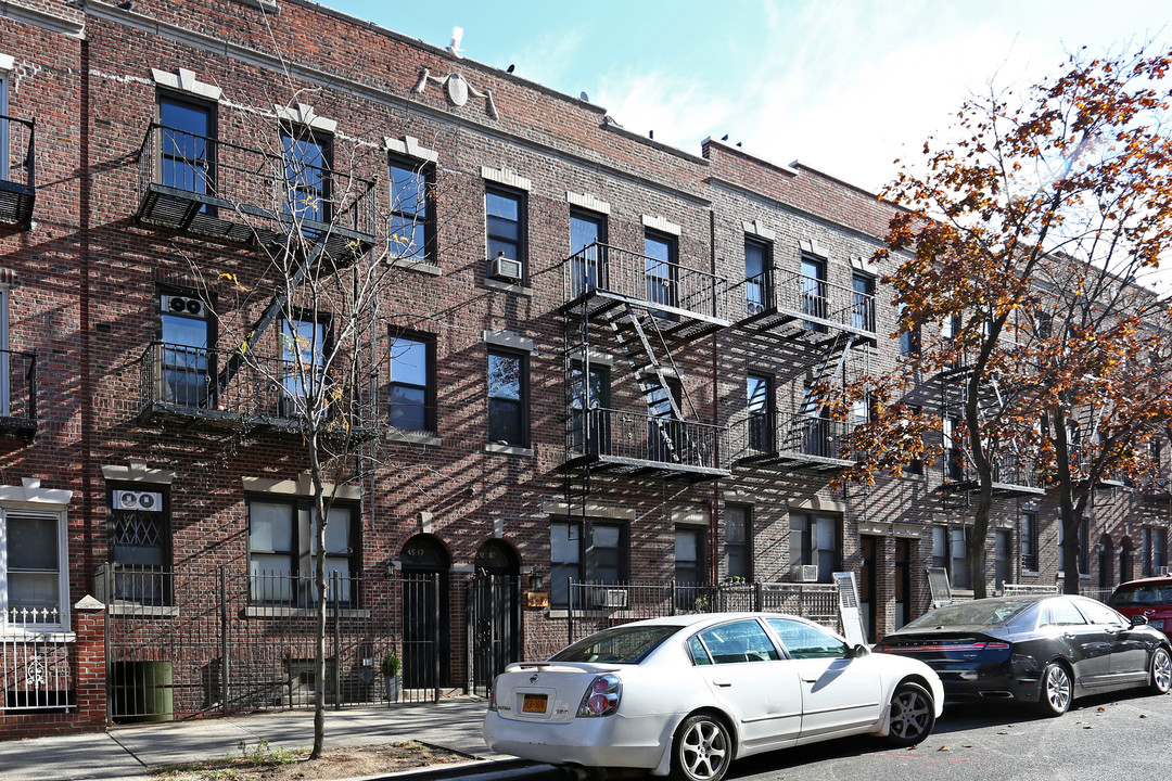 45-19 40th St in Sunnyside, NY - Building Photo