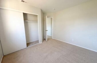 2565 W Fairview Dr in Rialto, CA - Building Photo - Building Photo