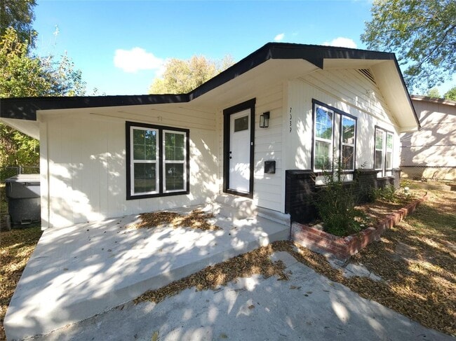 7039 Bates St in Dallas, TX - Building Photo - Building Photo