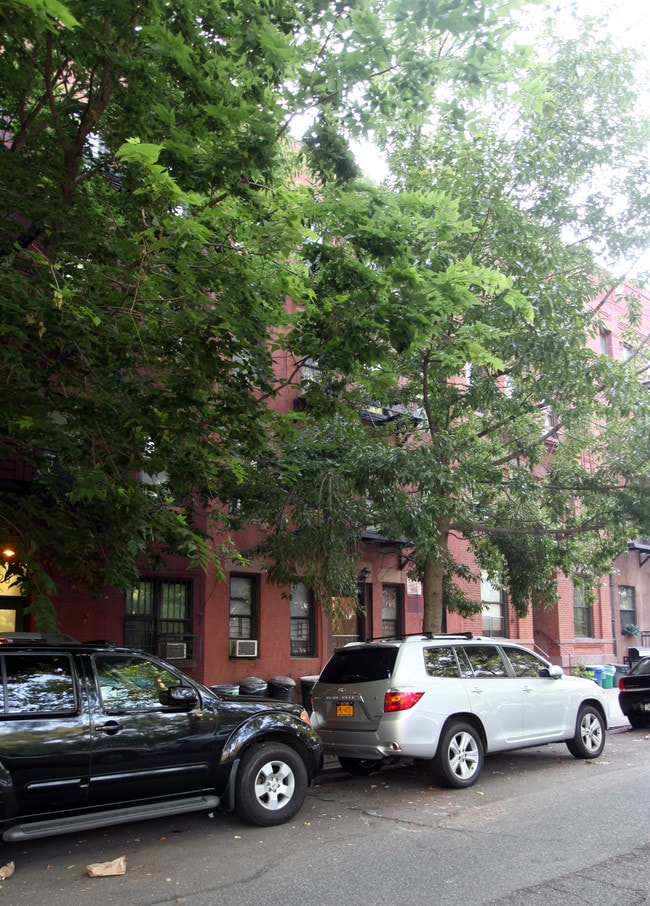 425 E 114th St in New York, NY - Building Photo - Building Photo