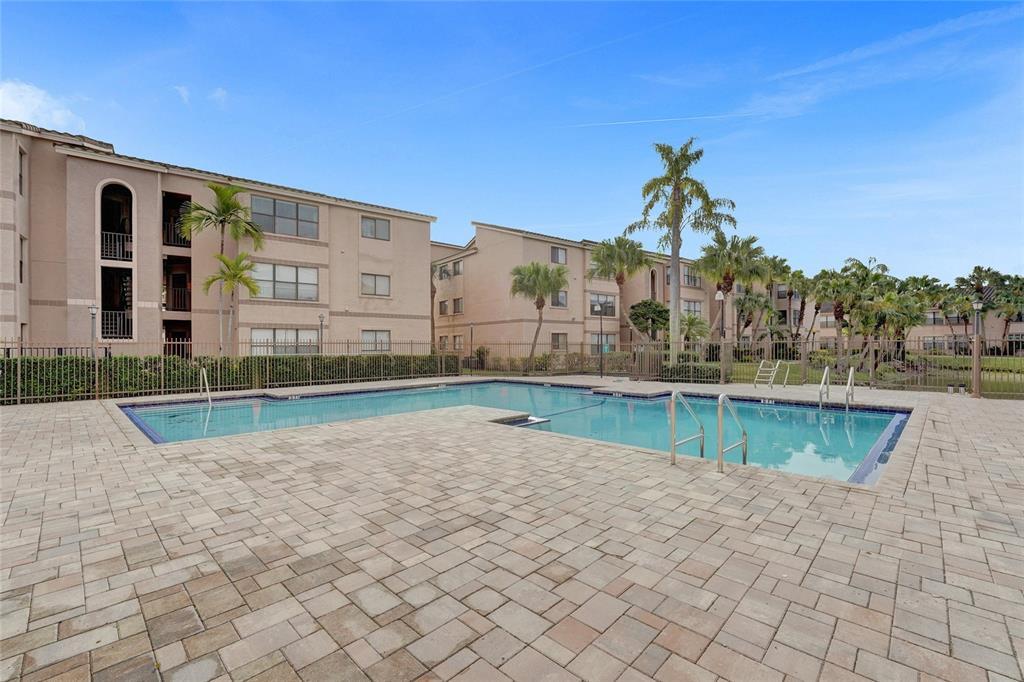 2846 S University Dr, Unit 4204 in Davie, FL - Building Photo