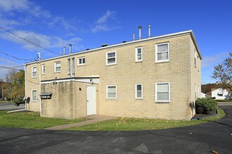 653 Hilliard Rd in Elyria, OH - Building Photo - Building Photo