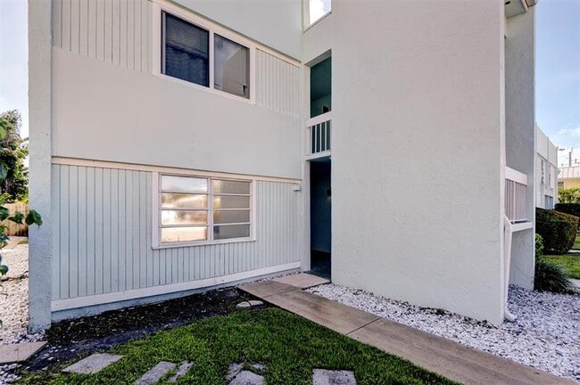 3636 NE 21st Ave in Lighthouse Point, FL - Building Photo - Building Photo