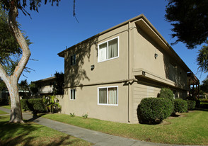 925 S. Arden Place Apartments