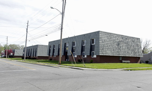 L J Apartments in Bowling Green, OH - Building Photo - Building Photo