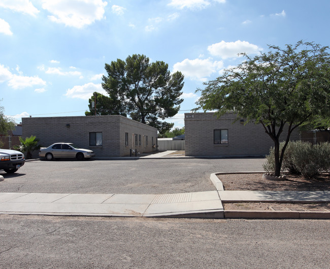 2147 N Isabel Blvd in Tucson, AZ - Foto de edificio - Building Photo