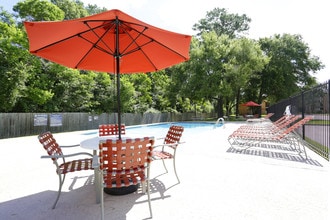 Pindo Pointe in Beaumont, TX - Foto de edificio - Building Photo