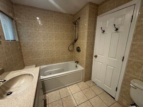 7 Oak St in Wayland, MA - Building Photo - Building Photo