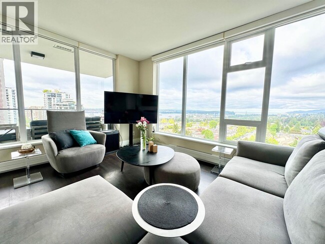 150 15th St W in North Vancouver, BC - Building Photo - Building Photo