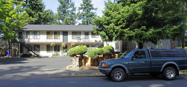 5629-5647 SE 72nd Ave in Portland, OR - Foto de edificio - Building Photo