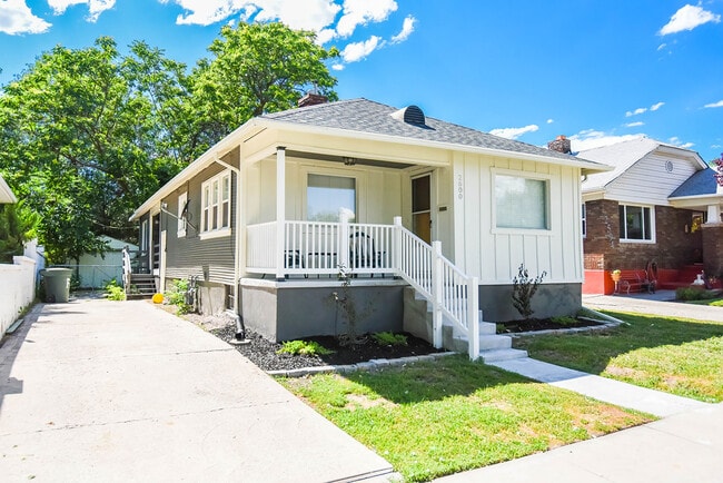 property at 2600 S Green St