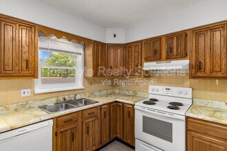 8881 Darnell Pl in Jennings, MO - Building Photo - Building Photo