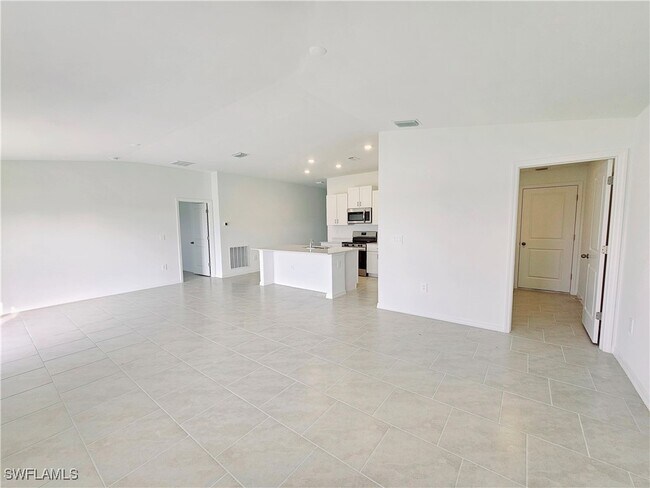 17700 Paradiso Wy in North Fort Myers, FL - Building Photo - Building Photo