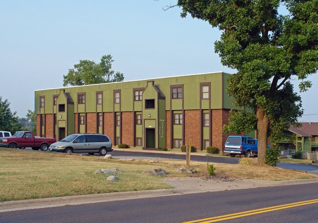 Summerwood Place in Springfield, MO - Foto de edificio - Building Photo