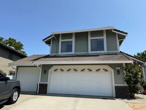 220 Joy Ct in Dixon, CA - Building Photo - Building Photo