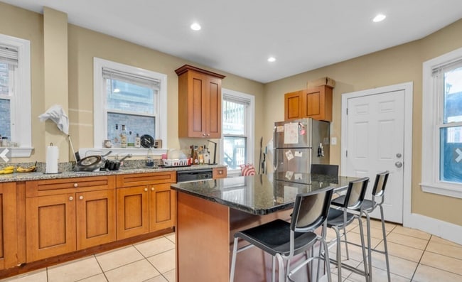 176 Saint Alphonsus St, Unit 88 in Boston, MA - Foto de edificio - Building Photo