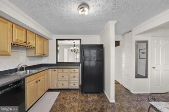 8123 Steeple Chase Ct in Springfield, VA - Building Photo - Building Photo