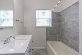 Norwood Street Apartments in Houston, TX - Building Photo - Interior Photo