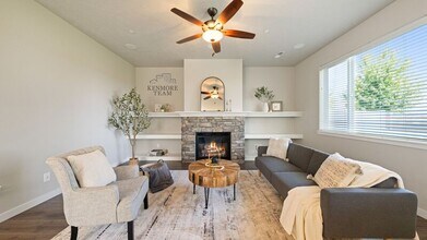 2292 Morris Ave in Richland, WA - Building Photo - Building Photo