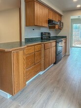 52035 SW 4th St in Scappoose, OR - Foto de edificio - Building Photo