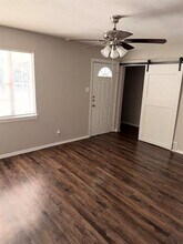 910 Newton St in Arlington, TX - Building Photo - Building Photo