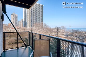 5910 N Sheridan Rd, Unit FL4-ID926 in Chicago, IL - Building Photo - Building Photo