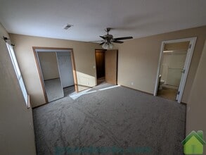 905 Fall Meadow Ln in Belton, MO - Building Photo - Building Photo