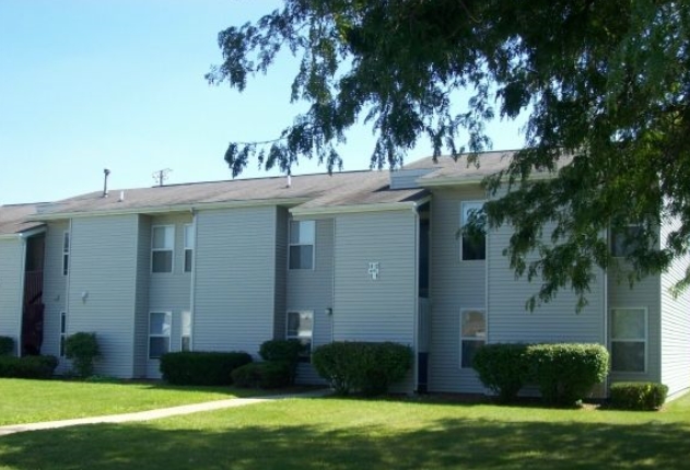 Linden Apartments in Carson City, MI - Building Photo