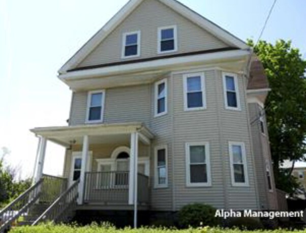 40 Cedar St, Unit 2 in Malden, MA - Foto de edificio - Building Photo