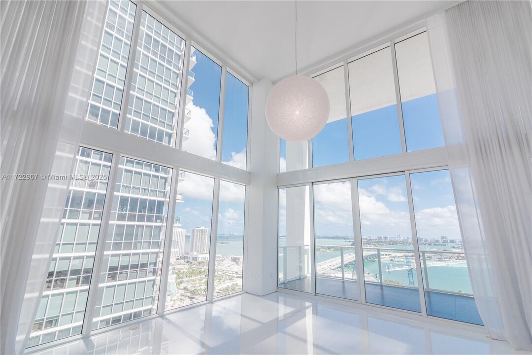 1040 Biscayne Blvd, Unit #2504 in Miami, FL - Building Photo